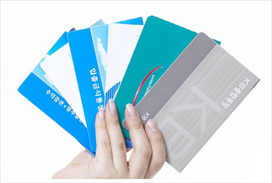 시중은행들이 한국은행의 기준금리 인상에 발빠른 수신금리 인상으로 대응했다. 우리금융캐피탈 제공